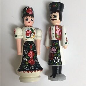 Russian Wooden Dolls Figurines PAIR Hand Painted Souvenir White Floral Vintage